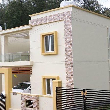 فندق يركوادفي  Eesha Gardens المظهر الخارجي الصورة